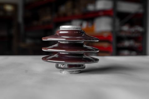 Porslinsisolator H16-125 210mm M24/M24